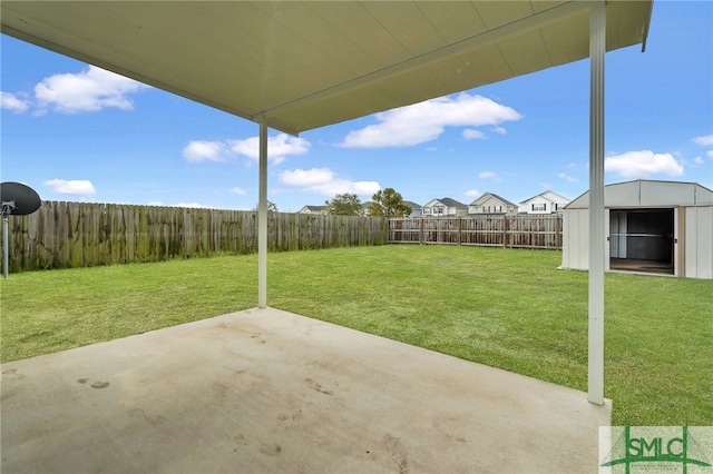 view of yard featuring a patio