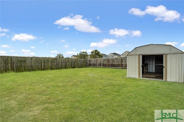 view of yard featuring a storage shed