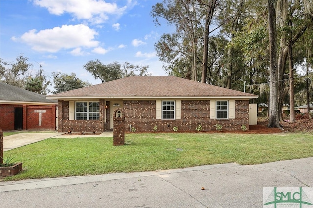 ranch-style house featuring a front lawn