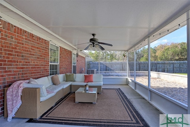 sunroom with ceiling fan