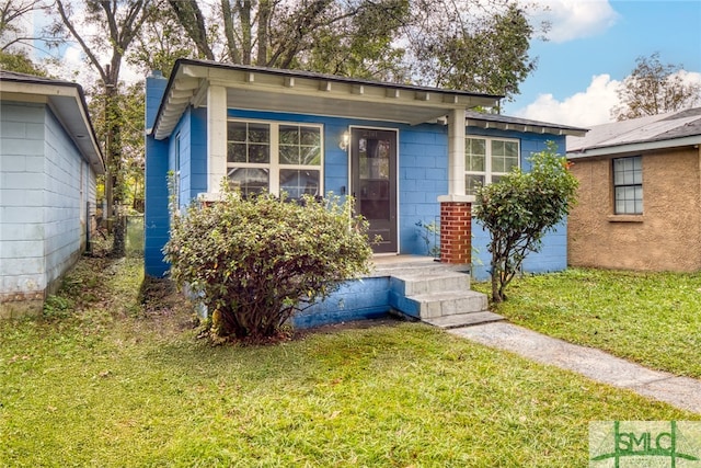 view of front of home with a front lawn