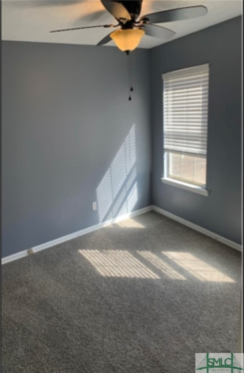 unfurnished room featuring ceiling fan and carpet