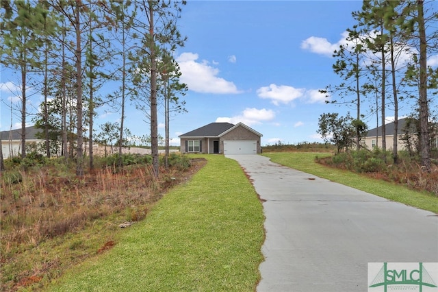 view of front of property featuring a front yard and a garage