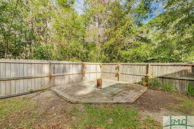 view of yard featuring a patio