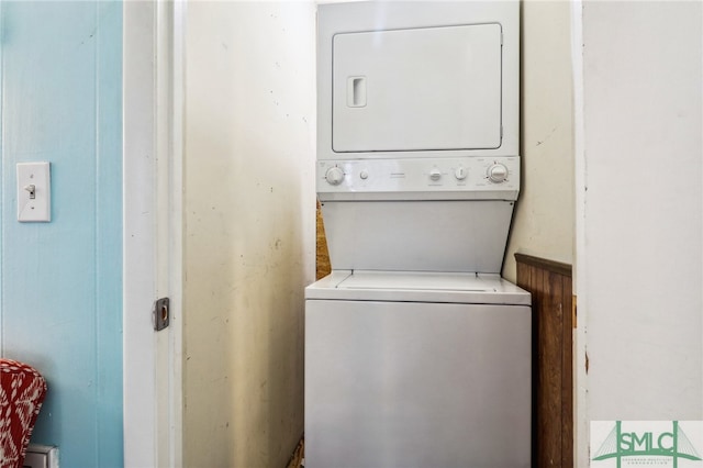 laundry room with stacked washer / drying machine