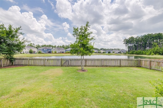 view of yard featuring a water view