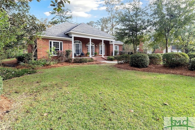 view of front of property featuring a front yard and a porch