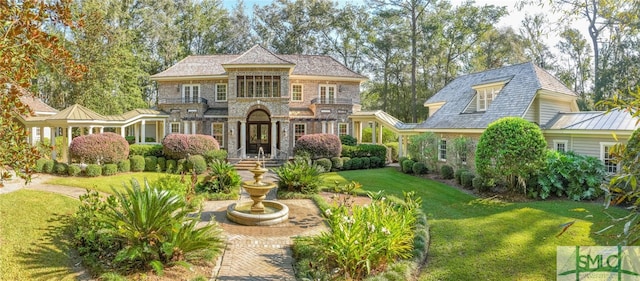 view of front facade with a front lawn