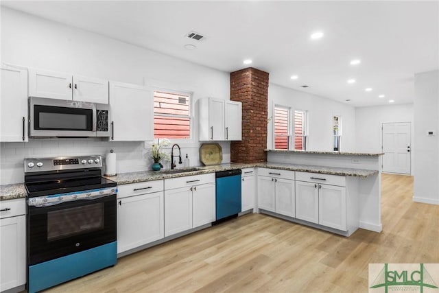 kitchen featuring white cabinets, sink, light hardwood / wood-style floors, kitchen peninsula, and stainless steel appliances