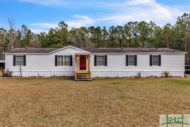 manufactured / mobile home with entry steps and a front lawn