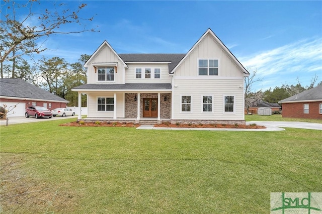 view of front of property featuring a porch and a front yard