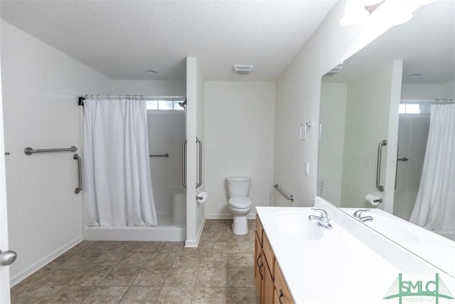 bathroom featuring vanity, a shower with shower curtain, a textured ceiling, and toilet