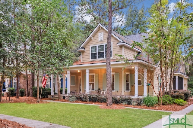 view of front of property featuring a porch and a front yard