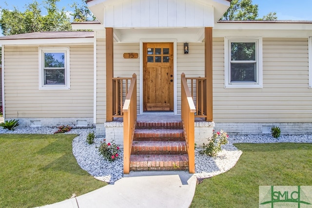 entrance to property featuring a yard