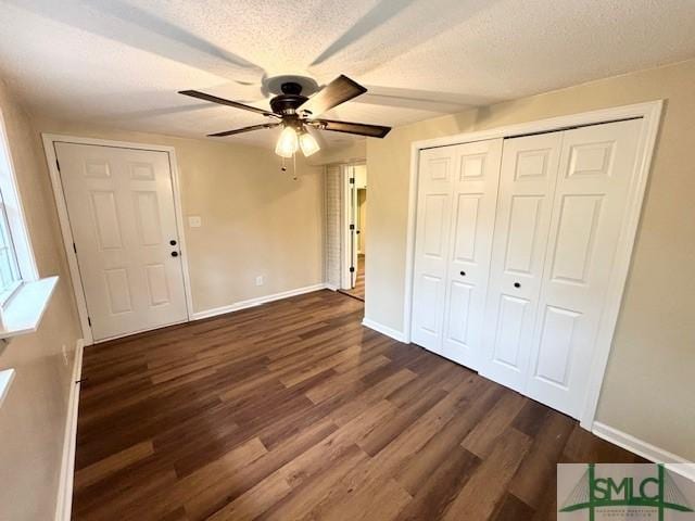 unfurnished bedroom with ceiling fan, dark hardwood / wood-style floors, a textured ceiling, and a closet