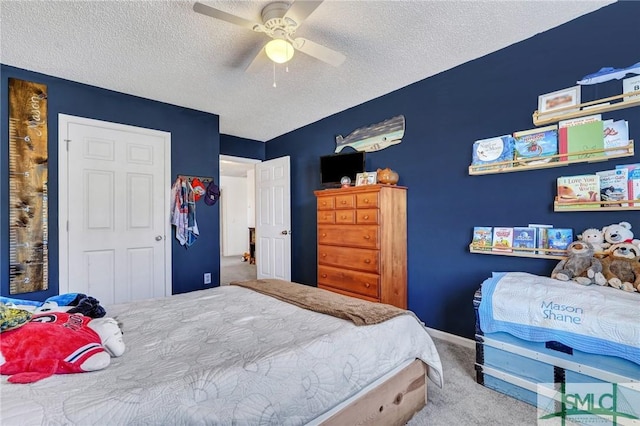 bedroom featuring ceiling fan, light carpet, and a textured ceiling