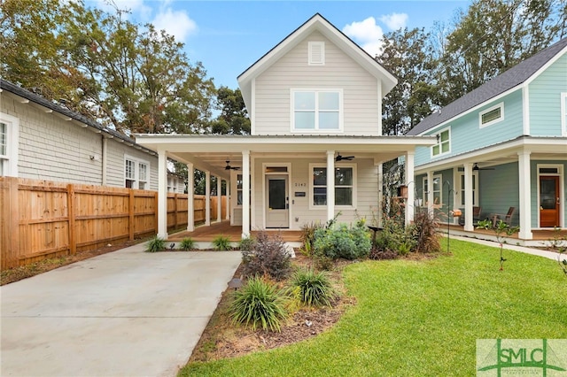 view of front of home with ceiling fan, covered porch, and a front lawn