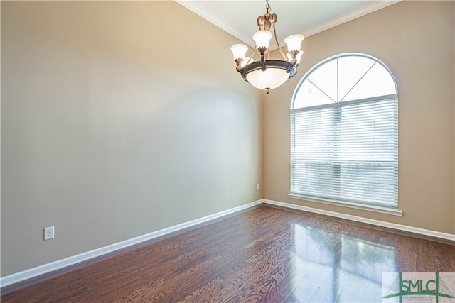 spare room featuring crown molding, dark hardwood / wood-style flooring, and an inviting chandelier