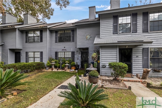 view of property featuring a front yard