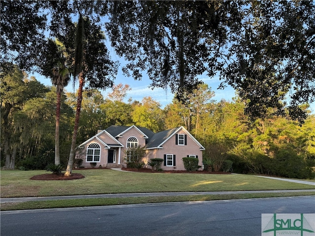 ranch-style home featuring a front lawn