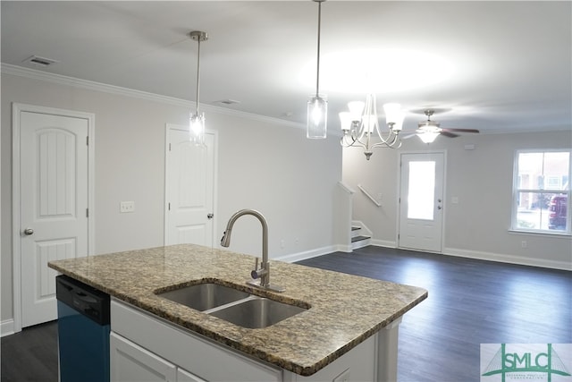 kitchen featuring ceiling fan with notable chandelier, a kitchen island with sink, sink, dishwasher, and white cabinetry