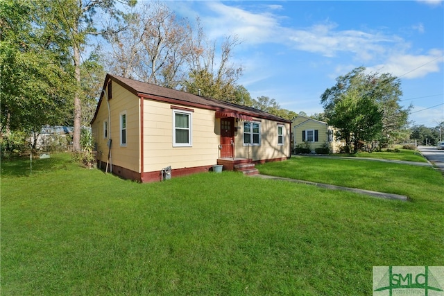 view of front facade with a front yard