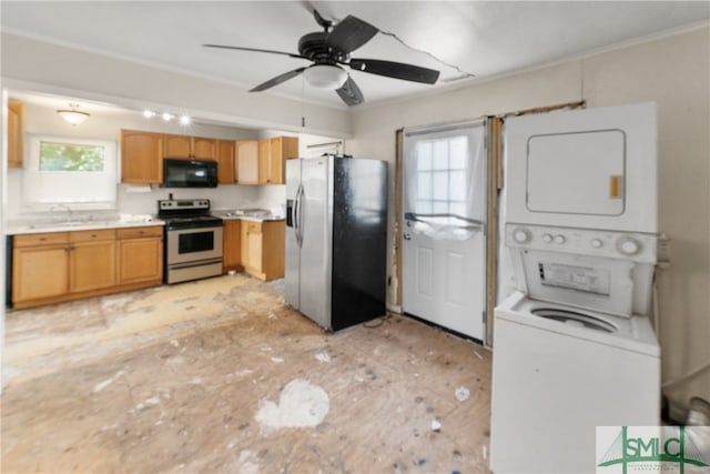 kitchen with sink, crown molding, ceiling fan, stacked washer / dryer, and stainless steel appliances