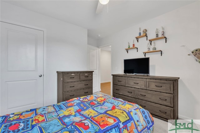 carpeted bedroom featuring ceiling fan