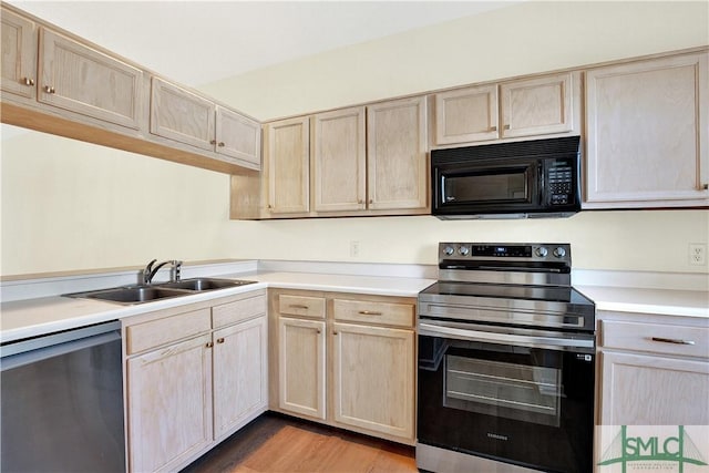 2 Putters Pl, Savannah, GA 31419 - kitchen with appliances with stainless steel finishes, light brown cabinetry, a sink, and light countertops