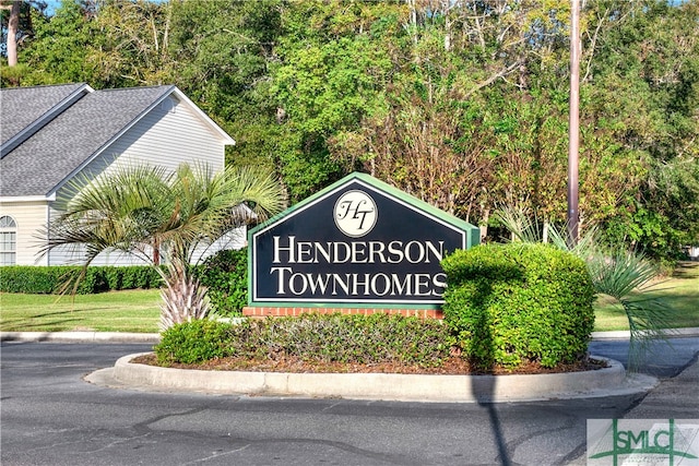 view of community / neighborhood sign