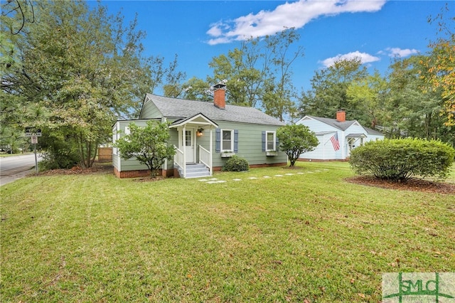 view of front of property with a front lawn