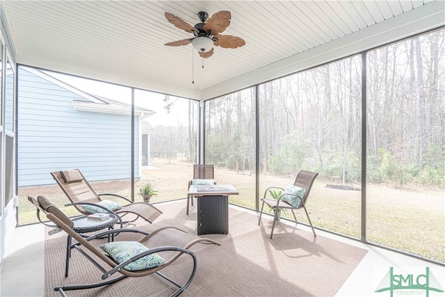 sunroom featuring ceiling fan