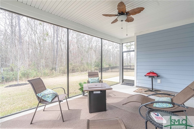 sunroom featuring ceiling fan