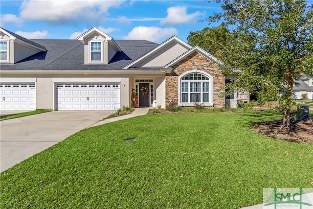 view of front of property with a front yard