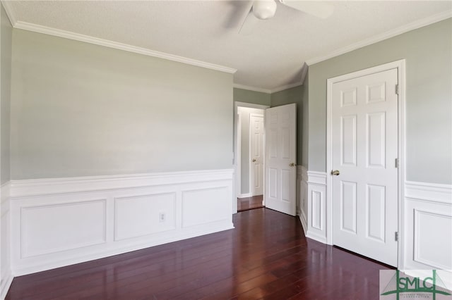 unfurnished bedroom featuring a textured ceiling, ceiling fan, dark hardwood / wood-style floors, and ornamental molding