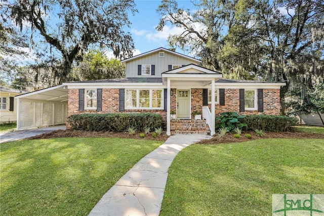 view of front of house with a carport and a front yard