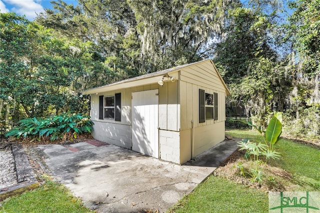 view of outbuilding