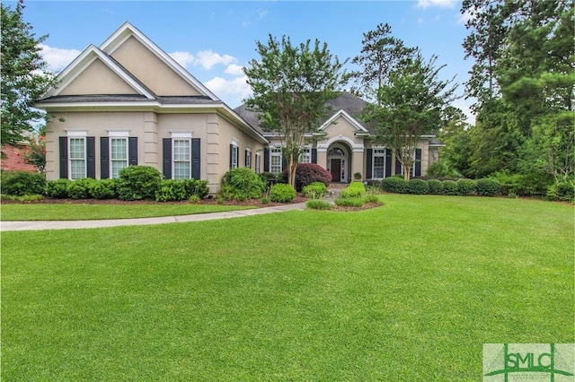 view of front facade with a front yard