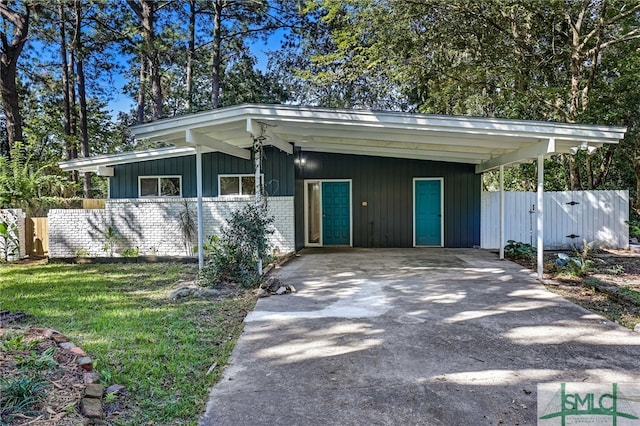 view of front of house featuring a carport