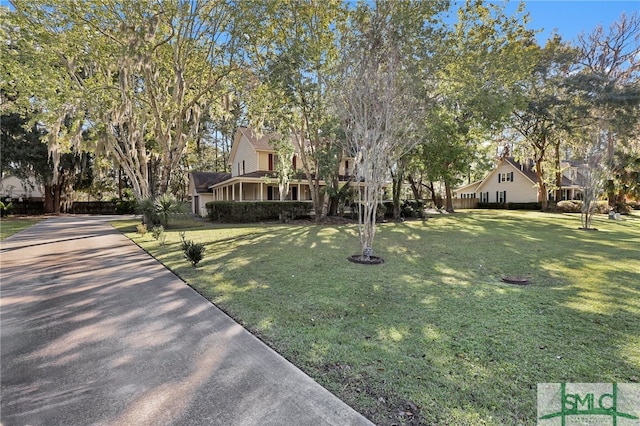 view of front facade with a front lawn