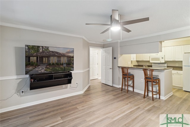 living room with light hardwood / wood-style flooring, ceiling fan, and crown molding