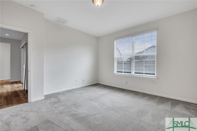 unfurnished room featuring carpet