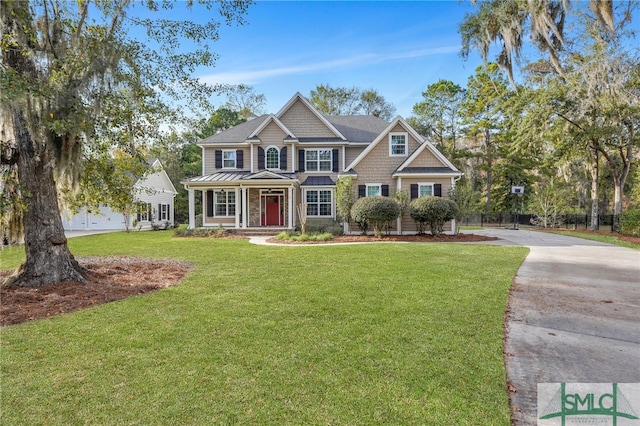 view of front of house featuring a front yard