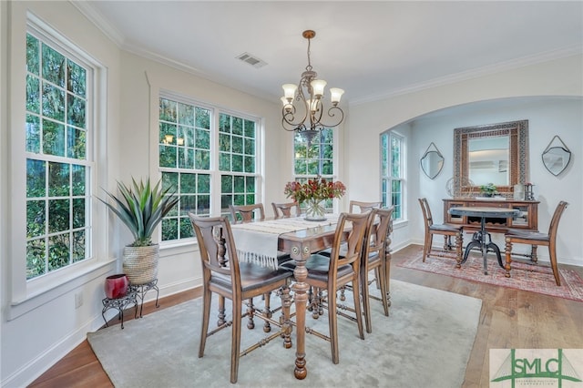 dining space with a chandelier, light hardwood / wood-style flooring, and plenty of natural light