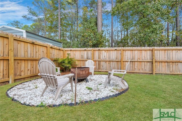 view of yard featuring a fire pit