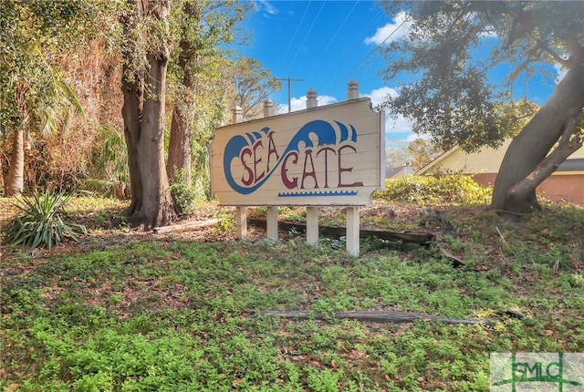 view of community / neighborhood sign