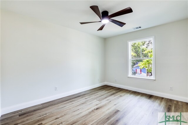 unfurnished room featuring light wood-type flooring and ceiling fan