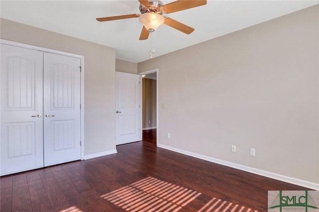 unfurnished bedroom with a closet, dark wood-type flooring, and ceiling fan