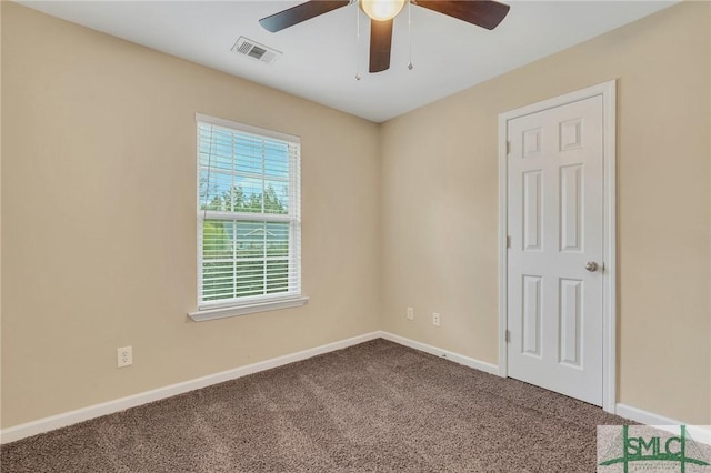 carpeted empty room featuring ceiling fan