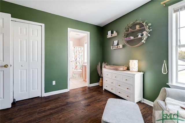 sitting room with dark hardwood / wood-style floors